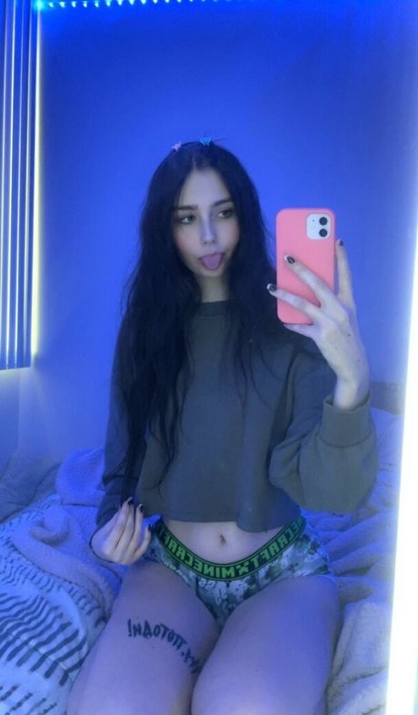 Snuzu pornographic actress photo