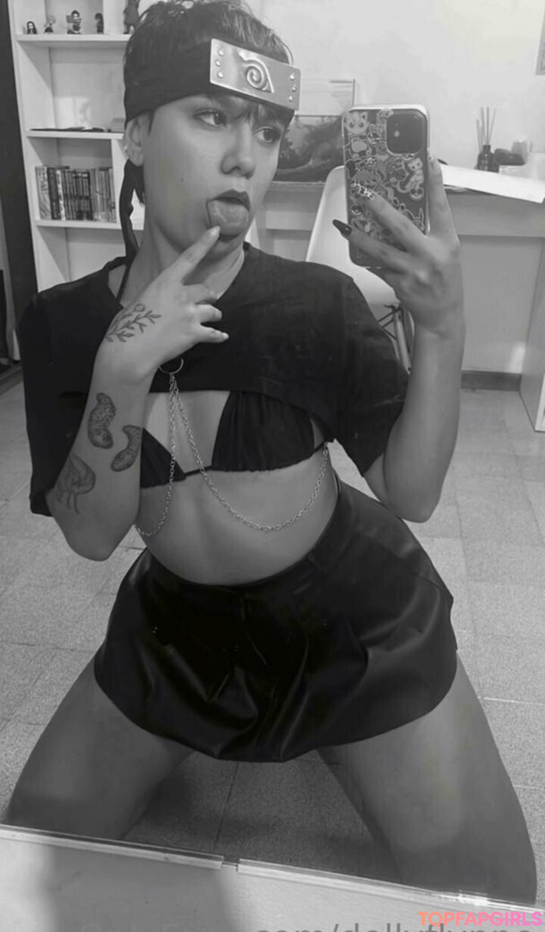 flat chested onlyfans art naked galleries