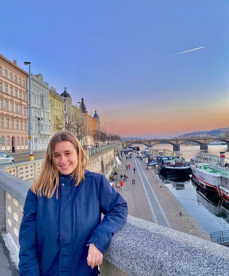 Julia Gomez perfect actress images