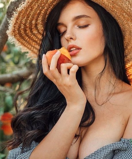 Alina Revolver Production porn actress galleries