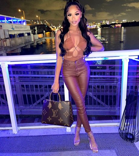 Breann Llewelyn naked model archive