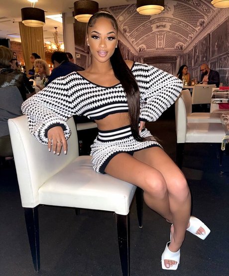 Breann Llewelyn star nudes photo