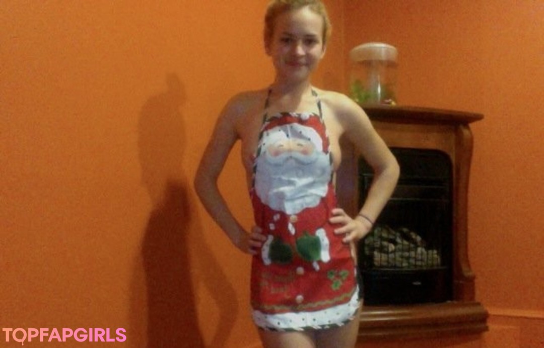 Britt Robertson art star archive