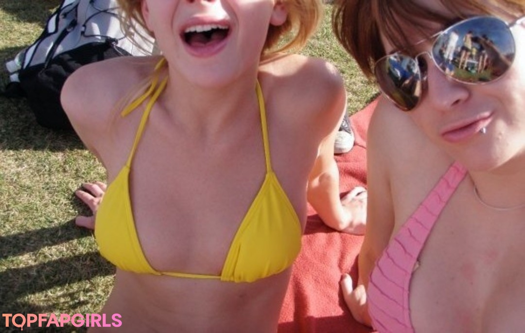 Britt Robertson model naked pictures