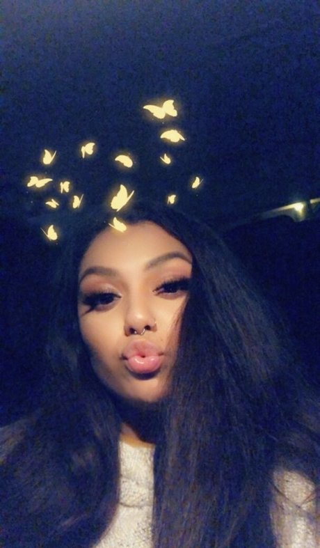 queencurls hot star photos