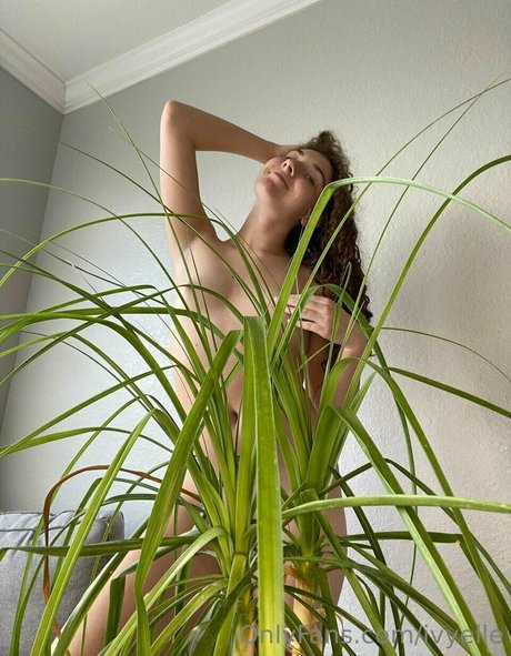 ivyelle pretty pornstar img