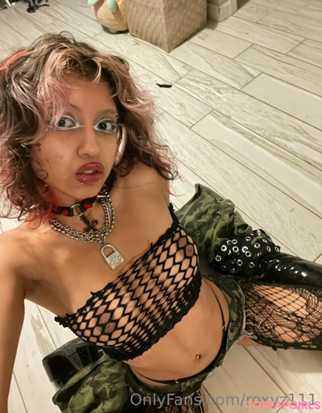 Roxyz111 xxx actress pics