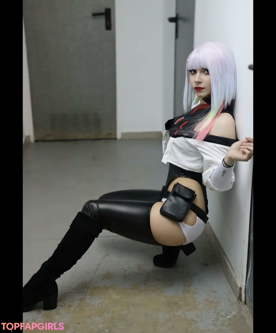 lady pizza hug hot model images