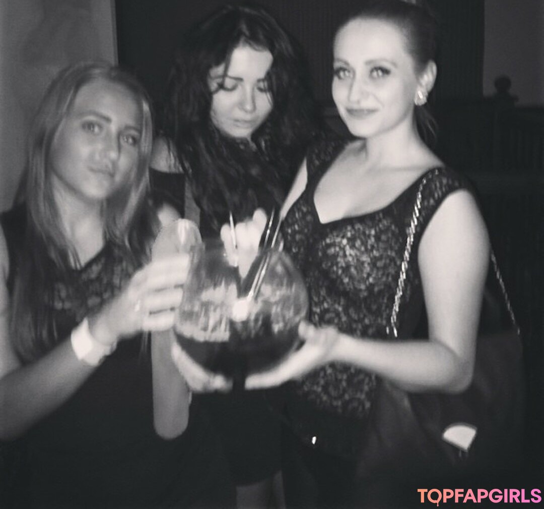 medium tits onlyfans nudes image