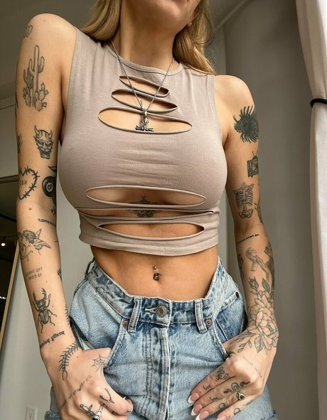 sara__mascara sexy model picture