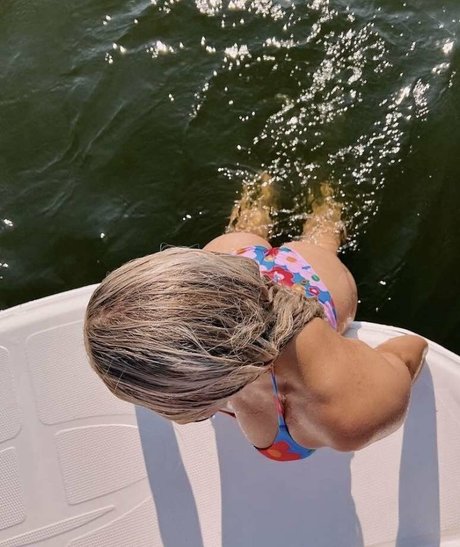 Tavia sex model picture