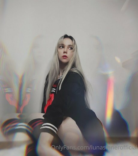 sinnerluna pornstar nude image