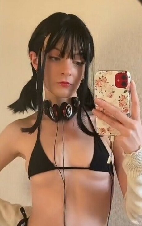 Unsol iel Cos sex star img