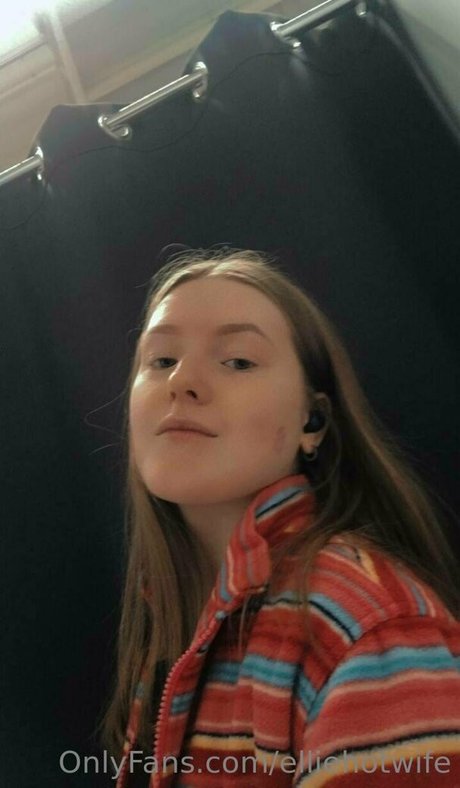 elliehotwife model nude pic