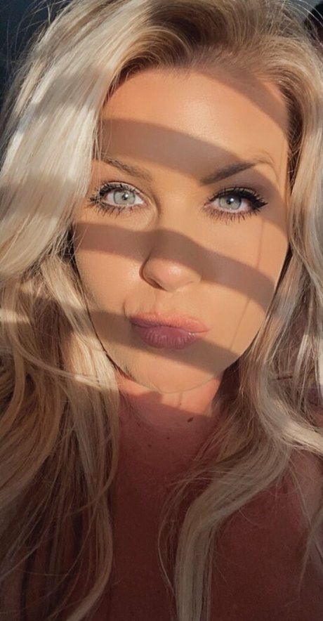 sweetteeofficial star erotic pictures