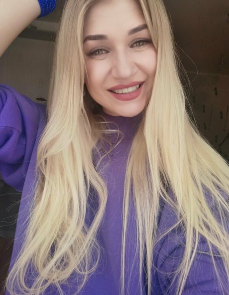 christine live exclusive actress img