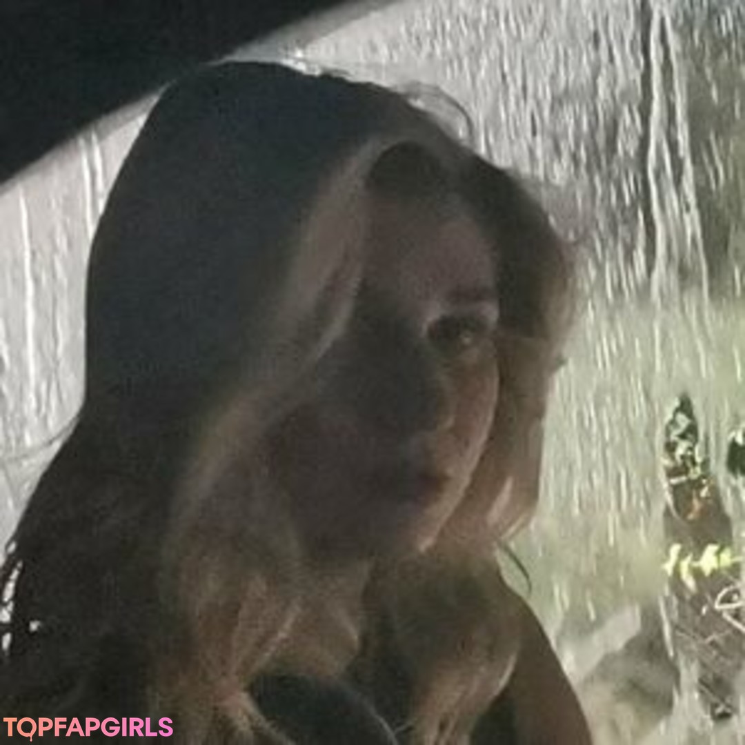 christine live nudes actress photo