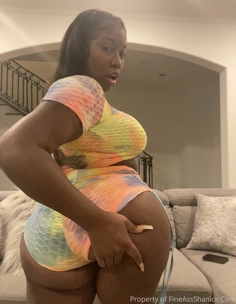 fineassshanice top profile image