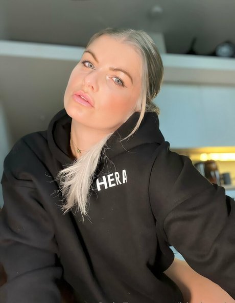 housewifekim model porn galleries