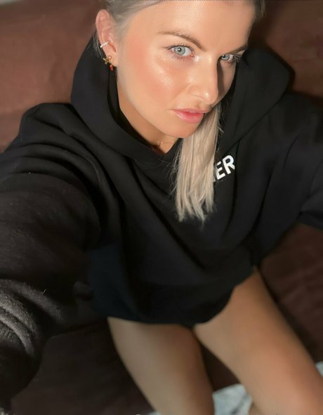 housewifekim model pornographic image