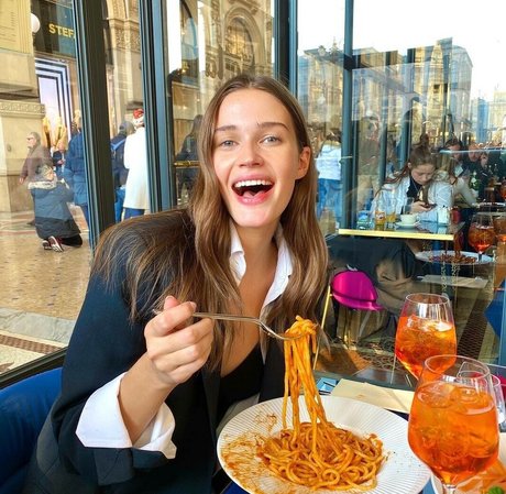 Noel Capri Berry star img