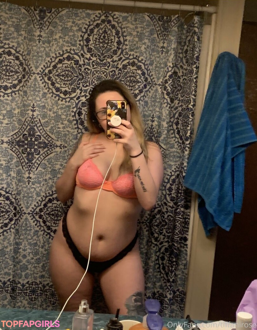 chubby nude onlyfans pornos image