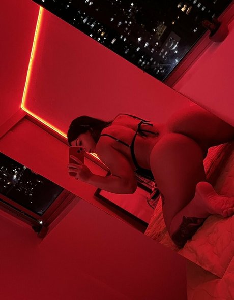 valeeenbossa star nude photo