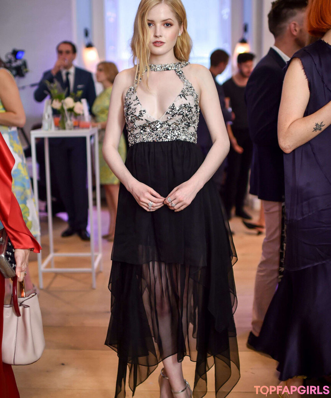 Ellie Bamber star nice images