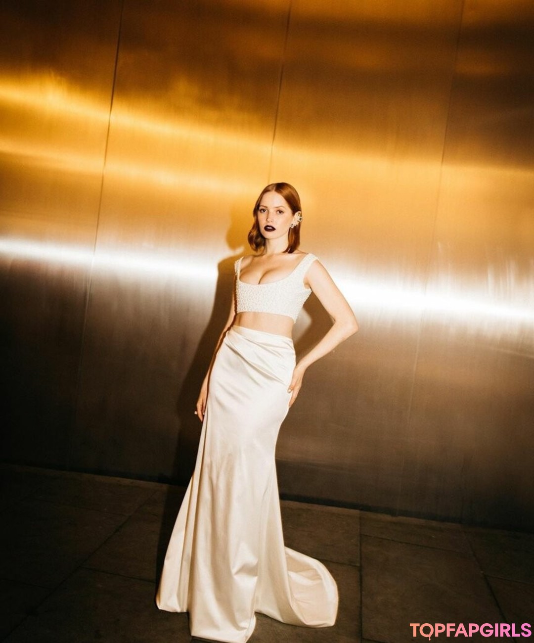 Ellie Bamber beautiful pornstar picture