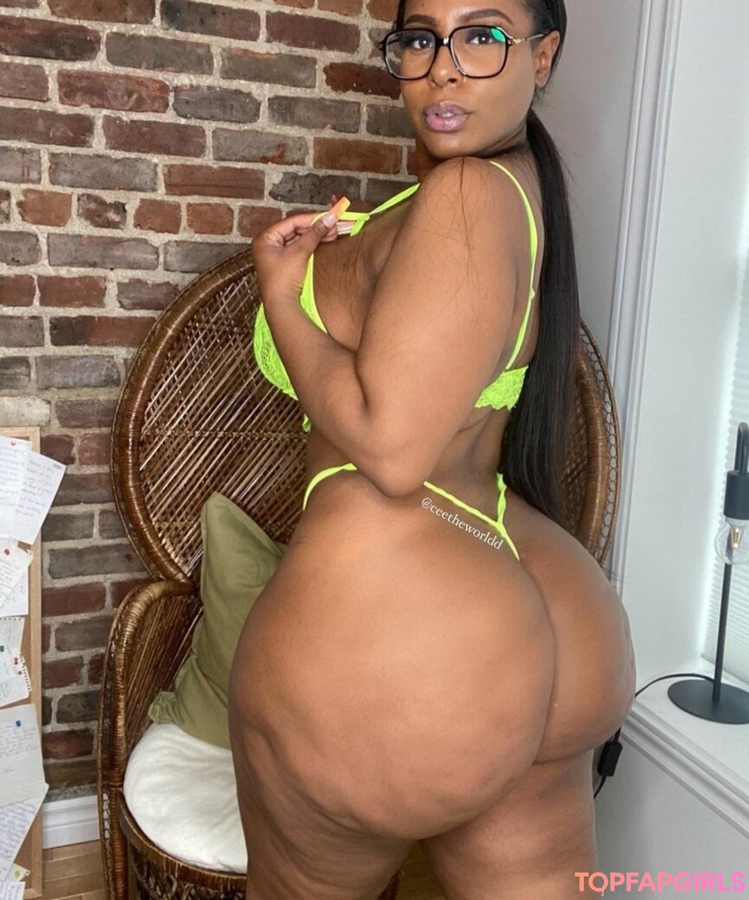 Fat Booty Bae top model pic