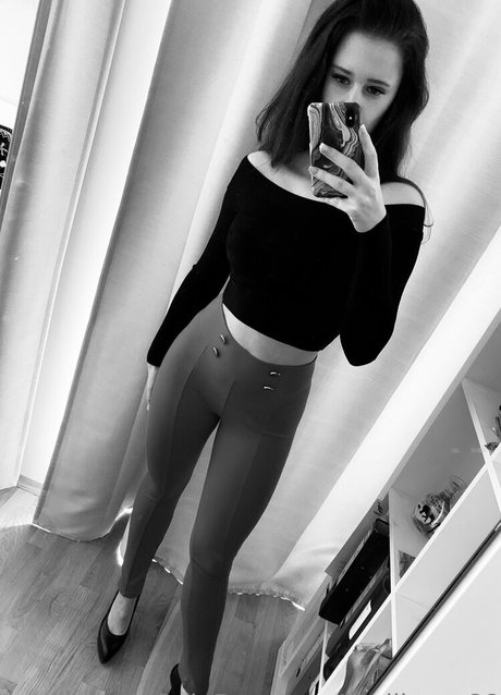 badlizzyy66 nude pornstar images