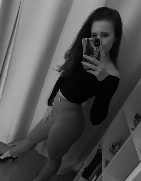 badlizzyy66 nude model photos