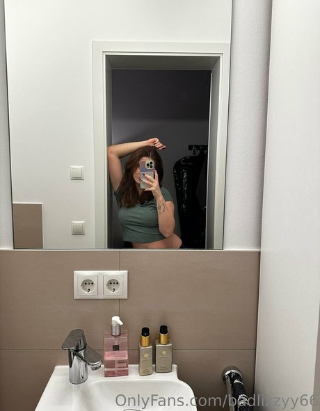 badlizzyy66 erotic actress photos