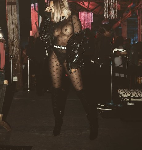 Pearl Thusi erotic star pictures