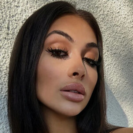 Parker Abbott model nude photo