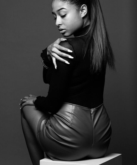 AlessiaSays model hd picture