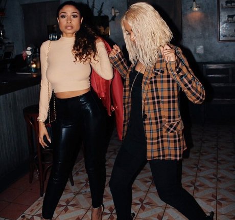 AlessiaSays model art pic