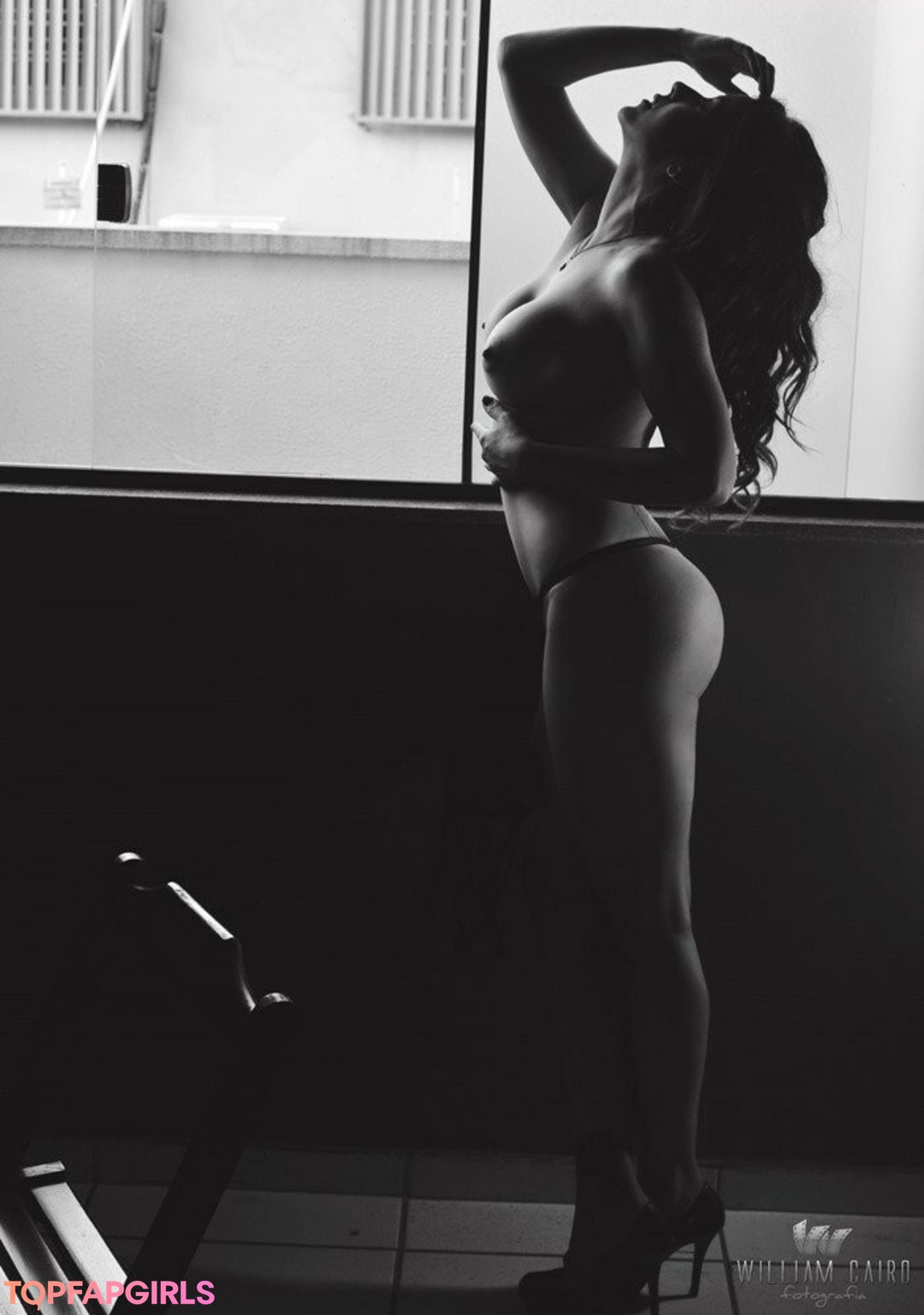Paula Ribeiro sexy model photo