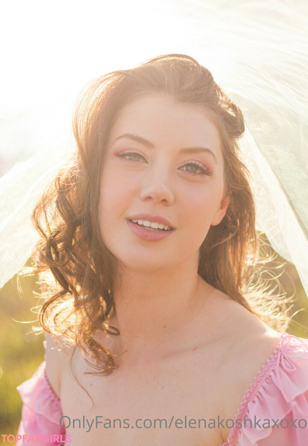 Elenakoshkaxoxo erotic actress pic