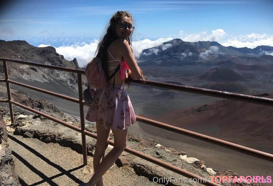 Elenakoshkaxoxo star beautiful galleries