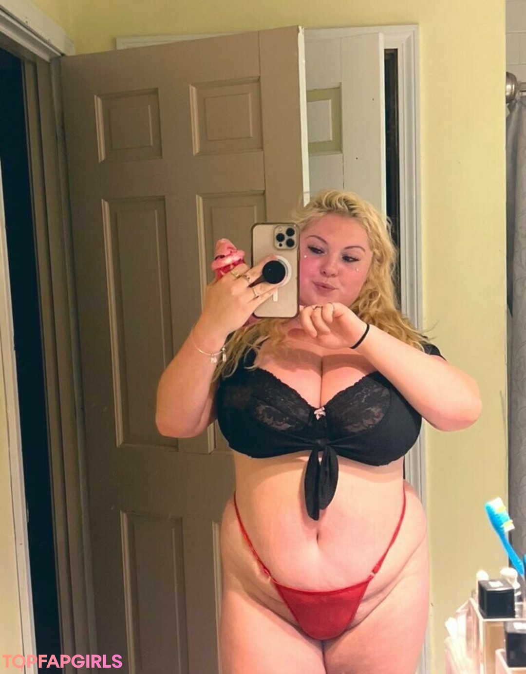 Bad blondiee1 model nude archive