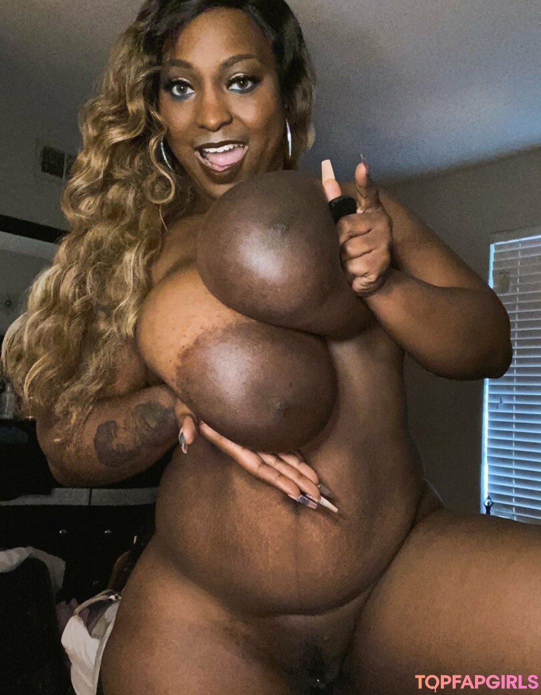 amateur blonde onlyfans nudes archive