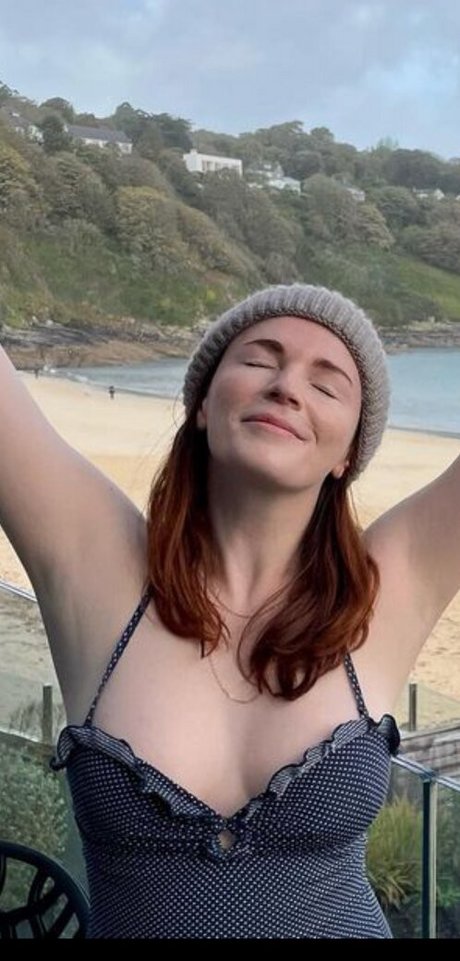 Aisling Bea pornstar beautiful images