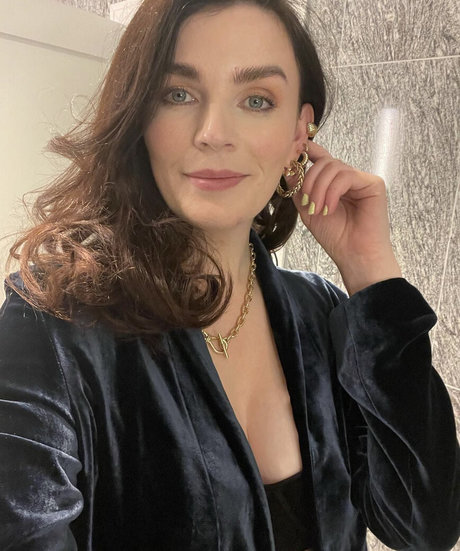 Aisling Bea hd actress pic