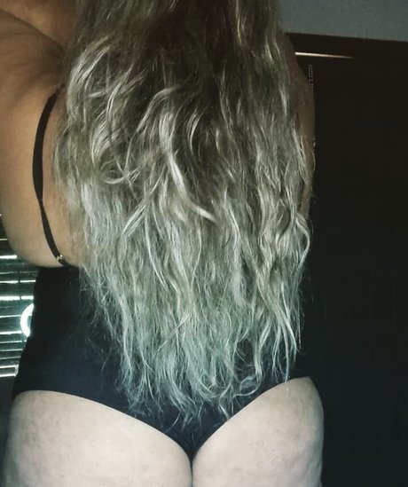 Elizabeth Delmondes art actress picture