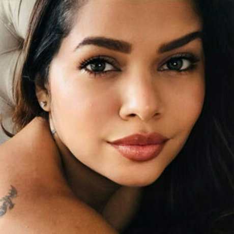 sofia jones2 top profile image