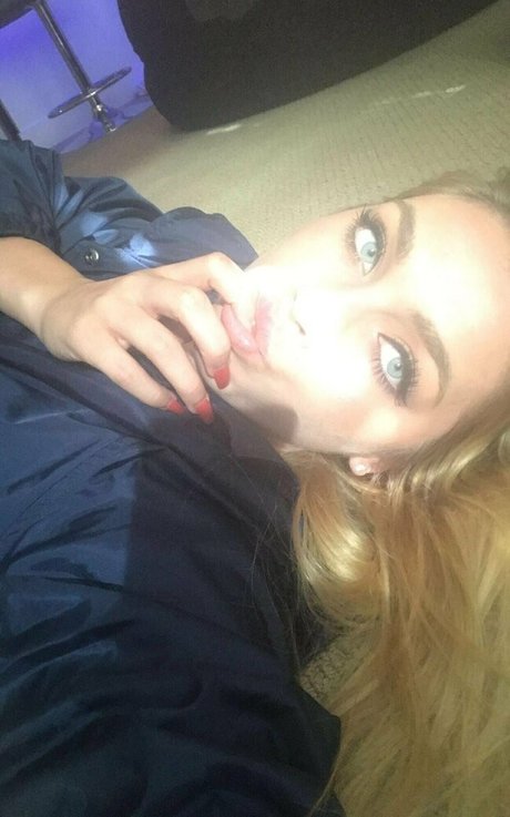 hottest midget onlyfans naked photo