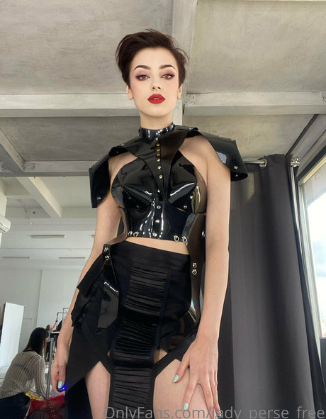 lady perse free erotic pornstar pic