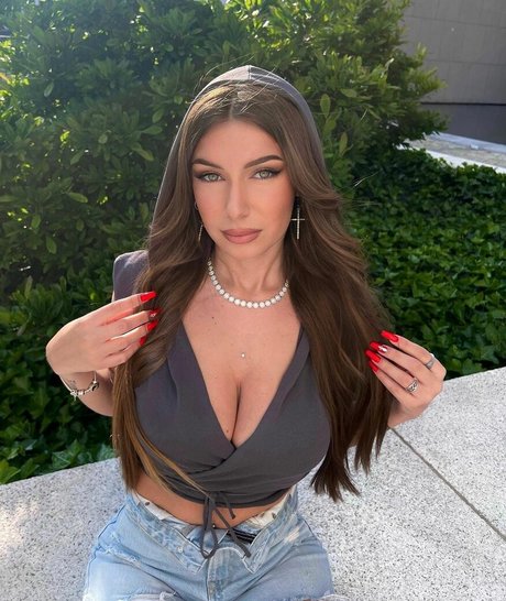 Elisa Esposito model exclusive picture