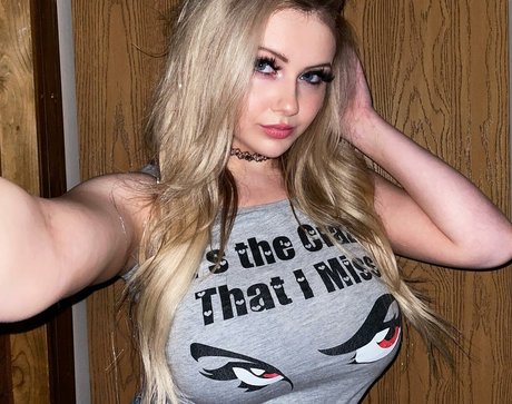 Larkan Danielle hot star img